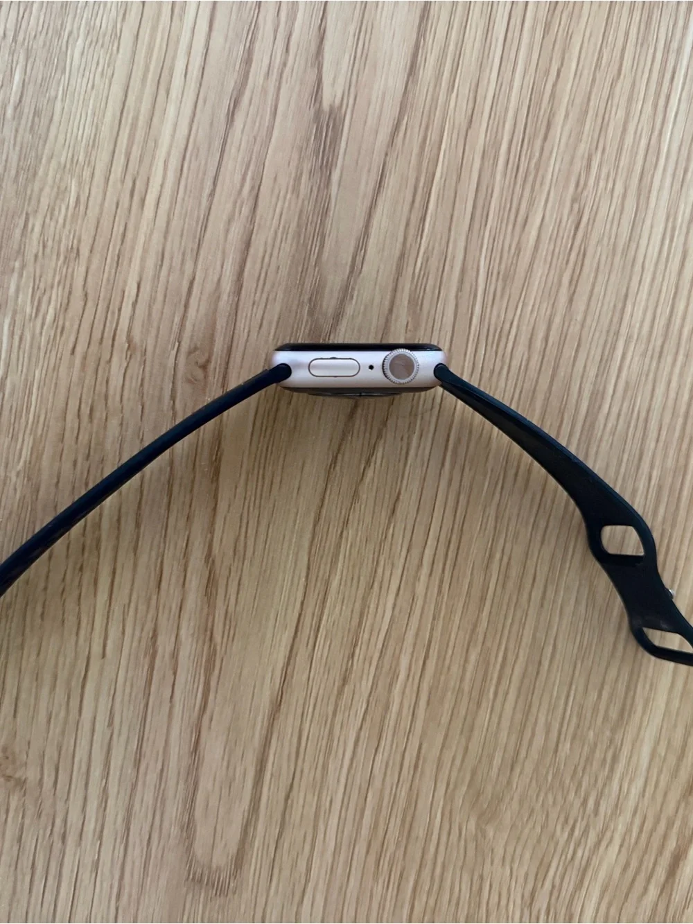 APPLE WATCH SERIES 5 with Black Sport Band - Compatible Wearable